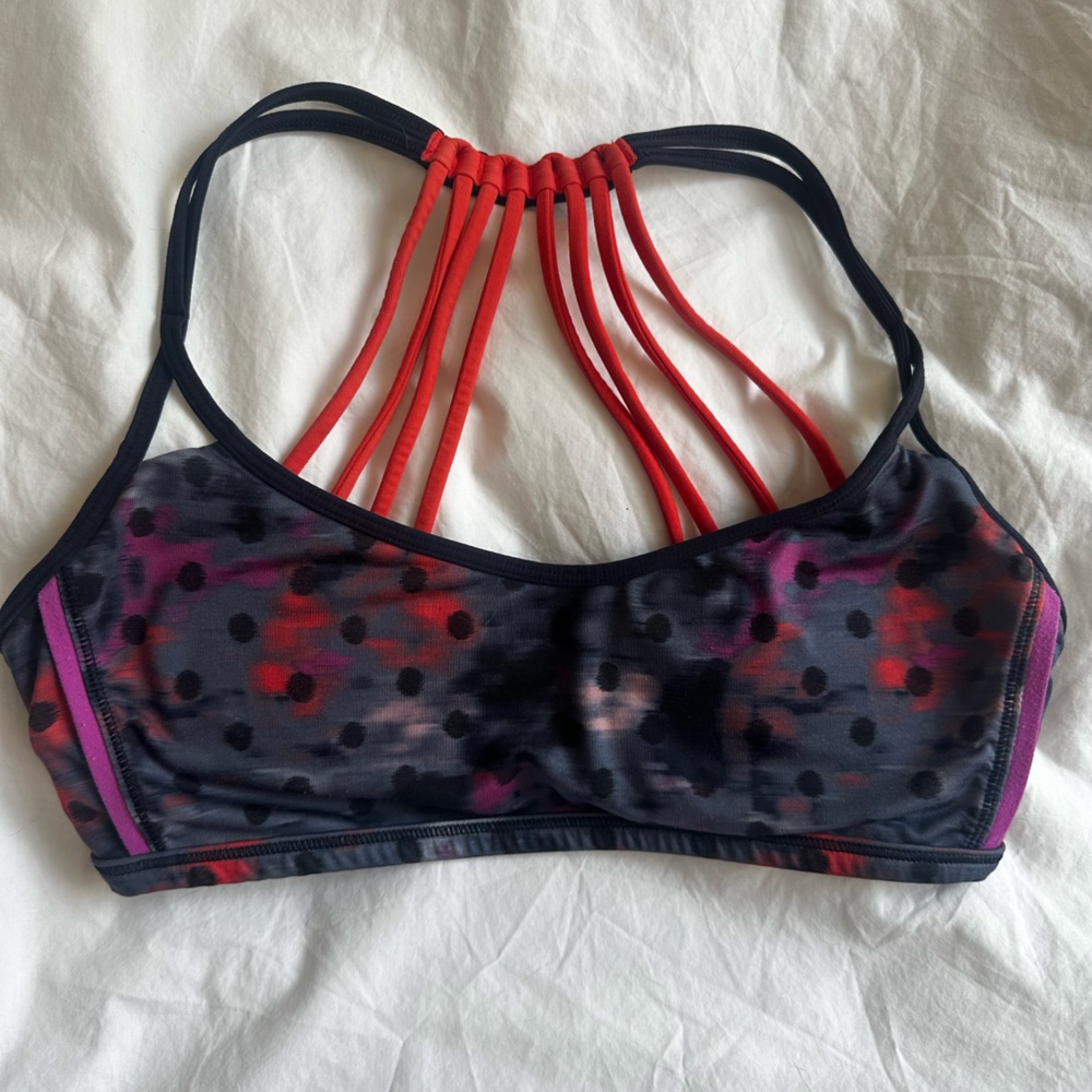Lululemon sports bra